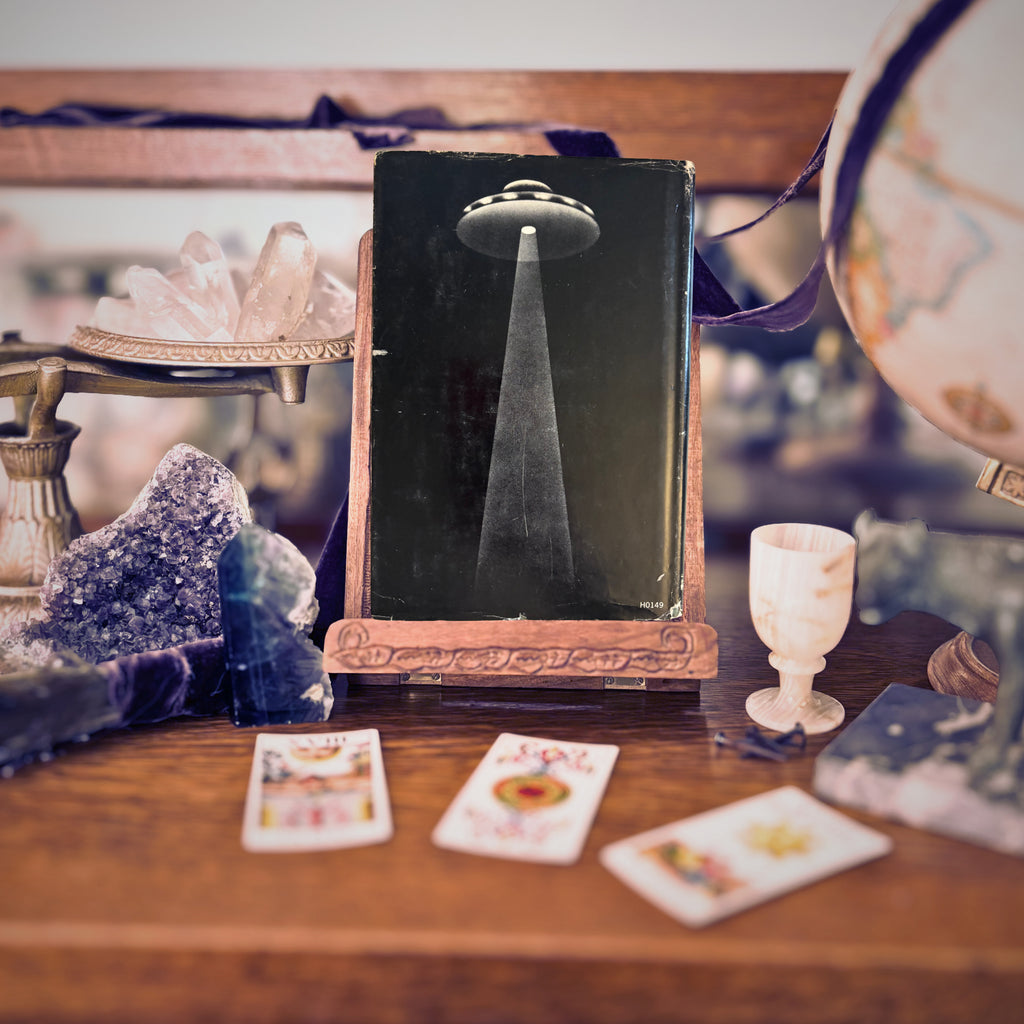 The Flying Saucer Reader | Bill Adler | Pre-Owned-Haus of Darkness, Haus of Light