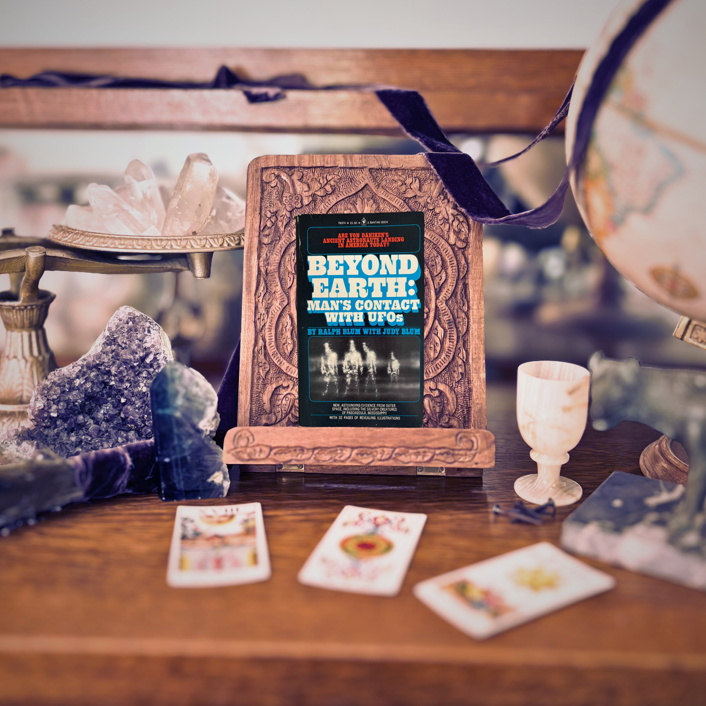 Beyond Earth: Mans Contact with UFOs | Ralph Blum | 1975 | Pre-Owned-Haus of Darkness, Haus of Light